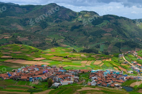 Preview: Beautiful shot of Poombarai village located in the Palani hills of Tamil Nadu, India