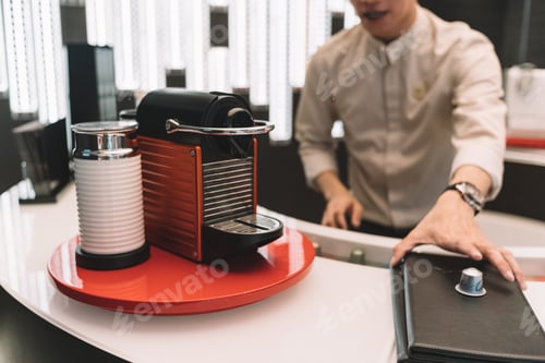 Preview: Tasting coffee in the store