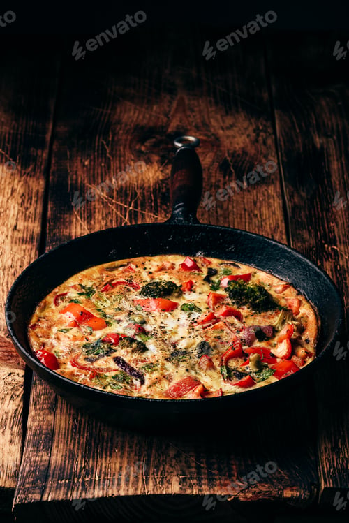 Preview: Vegetable frittata with broccoli and red pepper