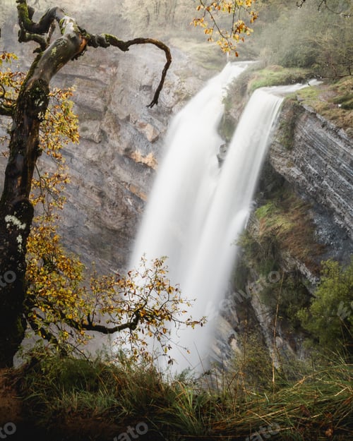 Preview: Gujuli Waterfall Cascading in Basque Country’s Autumn Forest