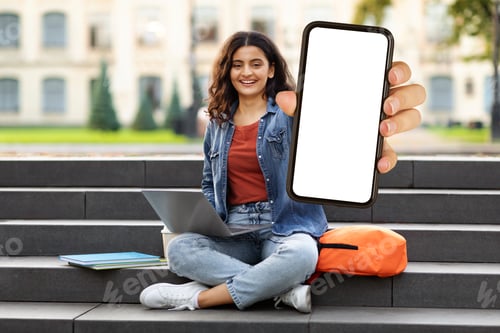Preview: Indian woman student recommends educational application, studying outdoors