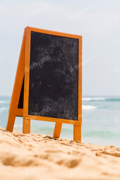Preview: Blank board on the beach