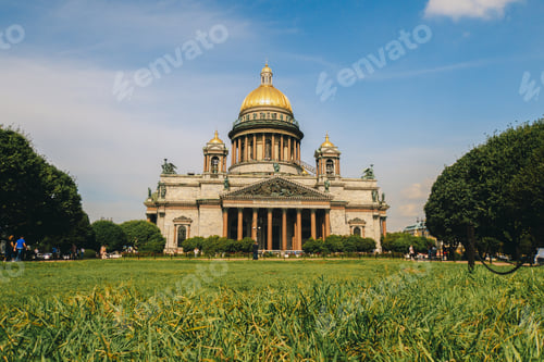 Preview: Panoramic view on Saint Isaac's Cathedral. Isaakievskiy Sobor with green lawn in summer, St
