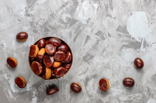 Preview: Fresh organic chestnuts.