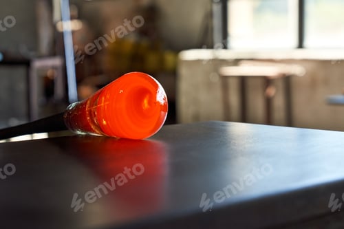Preview: Liquid glass orb on tip of blowpipe