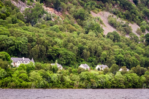 Preview: Houses on the cliff in the mountains