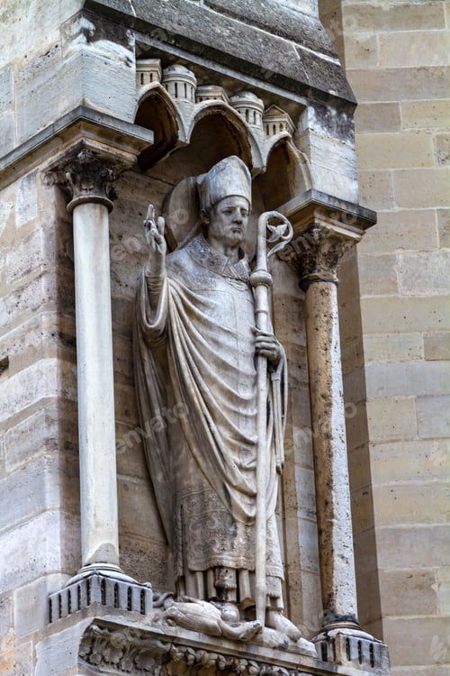 Preview: Statue at Notre dame Paris