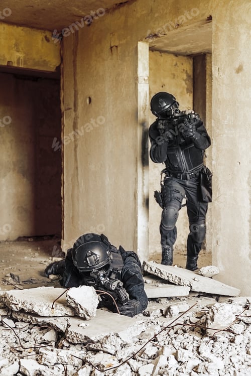 Preview: SWAT officer with ballistic shield