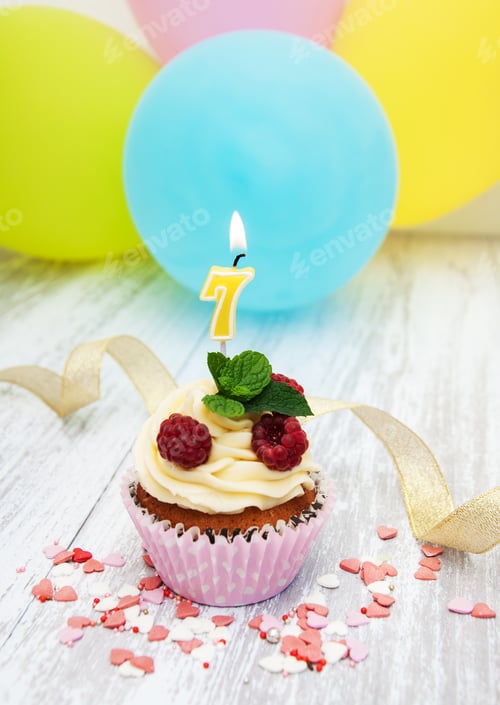 Preview: Cupcake with a numeral seven candle