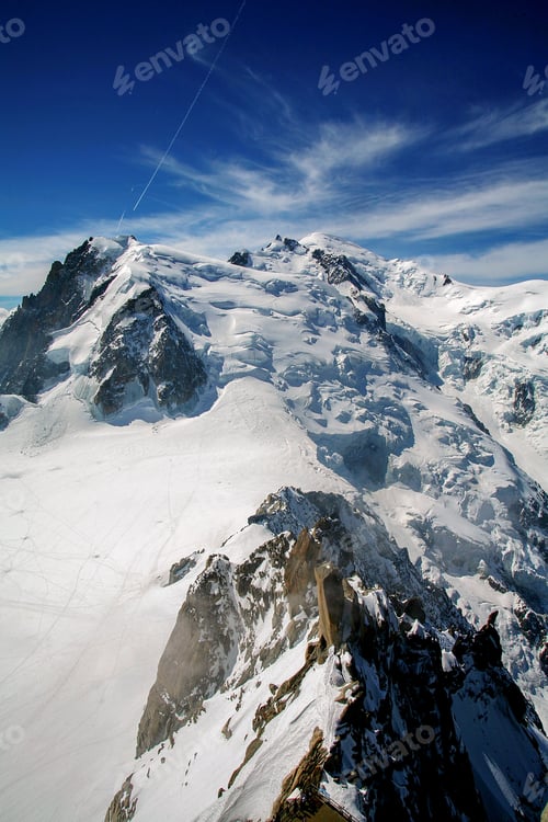 Preview: Majestic Mont Blanc under a vivid blue sky.