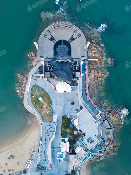Preview: Aerial view of Peninsula Park near a shoreline in China