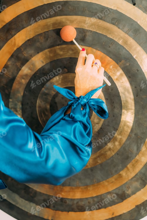 Preview: Sound Bath Therapy, Playing Gong