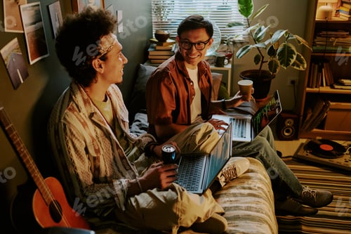 Preview: Beginner Startupers Having Break