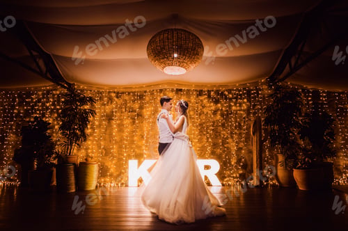 Preview: Couple dancing on their wedding day