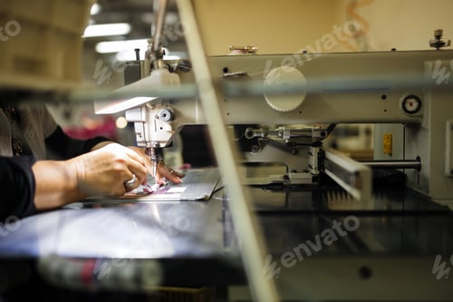 Preview: Woman working in textile industry