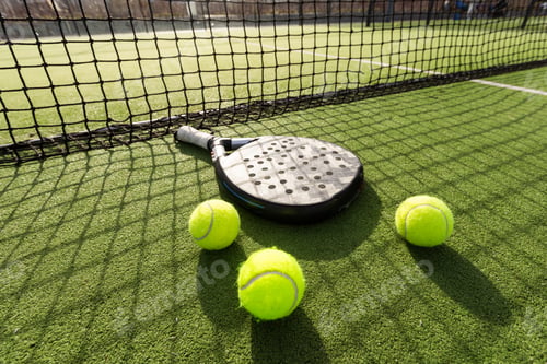 Preview: Paddle tennis racket and ball
