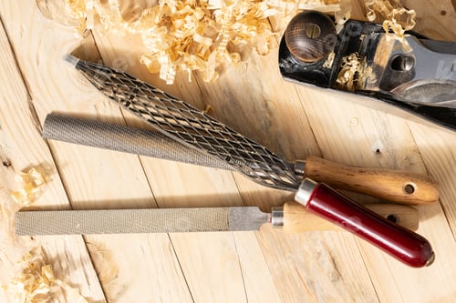 Preview: Flat lay of s Set of Rasps lying on wooden planks