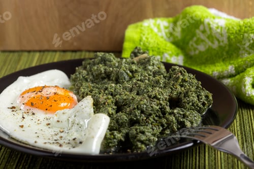 Preview: Stewed nettles with egg