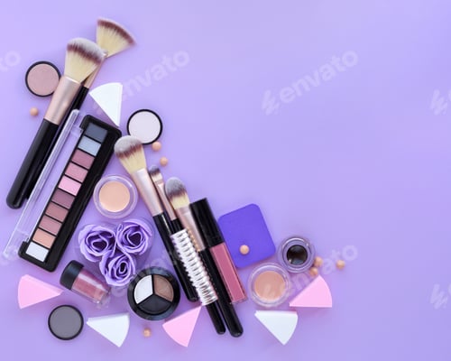 Preview: Makeup brush and decorative cosmetics on lilac background. Top v
