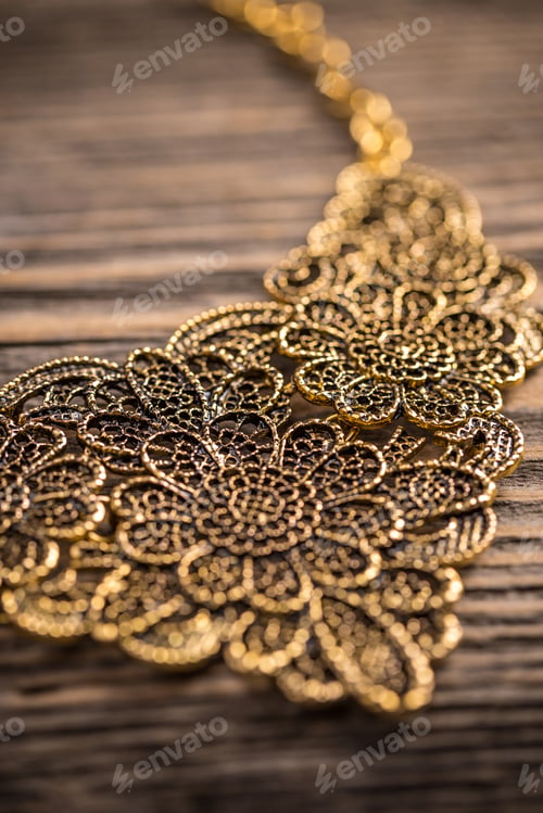 Preview: Goldplated feminine necklace