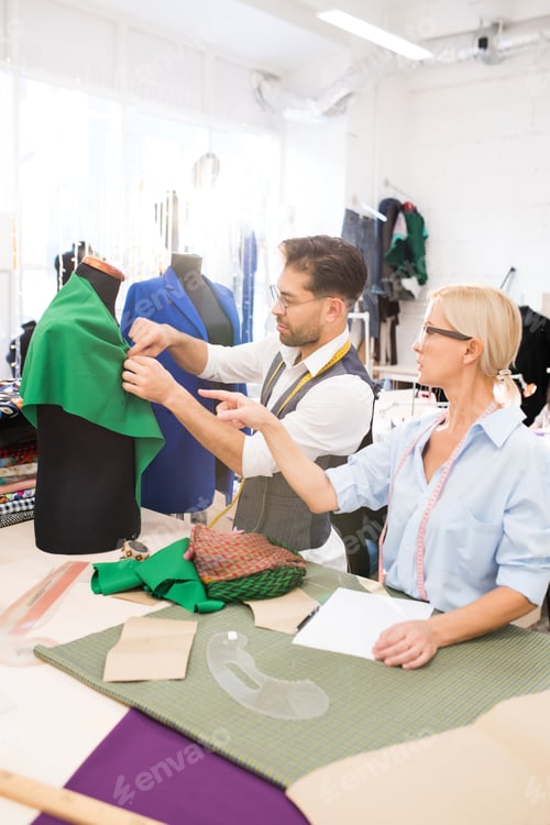 Preview: Experienced Tailors in Atelier