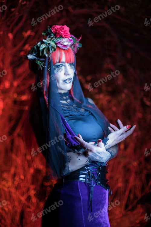 Preview: Model at night