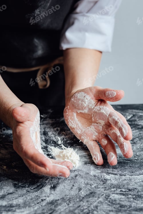 Preview: Cook picking odd flour