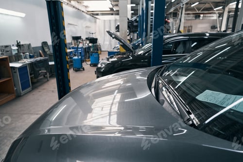 Preview: Cars standing one after another in auto services station