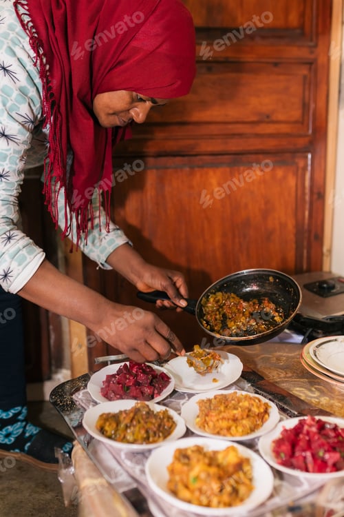 Preview: Crop woman putting food on plates