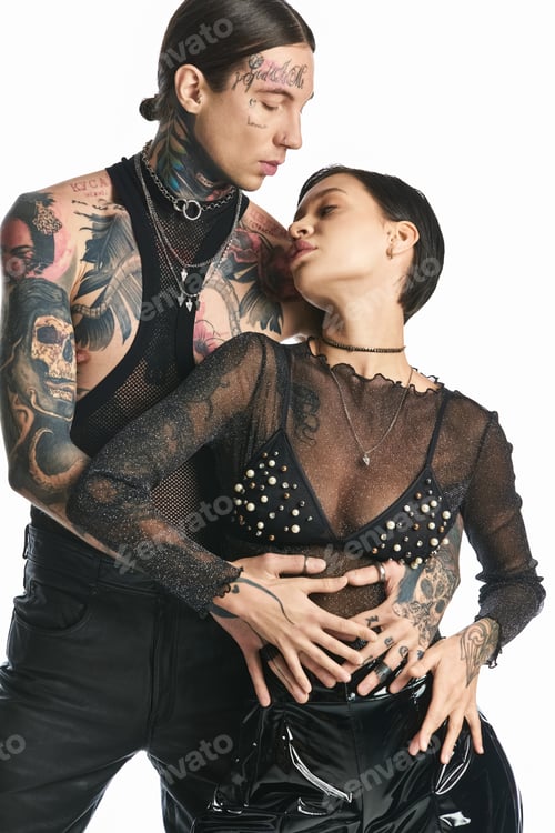 Preview: Inked love: stylish couple strike a pose