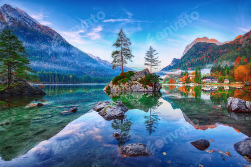 Aperçu: Fantastic autumn sunrise of Hintersee lake. Classic postcard view of Hintersee
