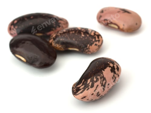 Preview: Dried kidney legumes haricot beans isolated on white background close up