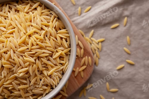 Preview: Organic Dried Orzo Pasta in a Bowl, top view.