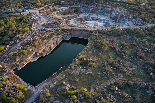 Vista previa: Mining near a small lake in picturesque Ukraine