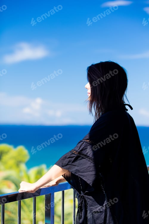 Preview: young woman in Greece