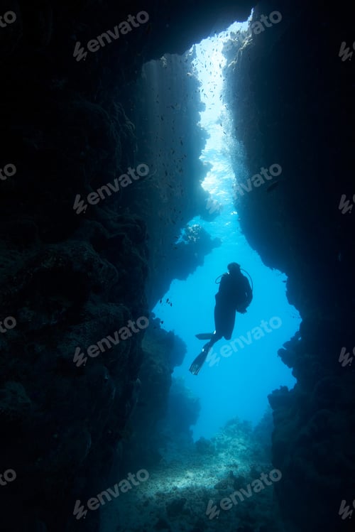 Preview: Diver in underwater cave