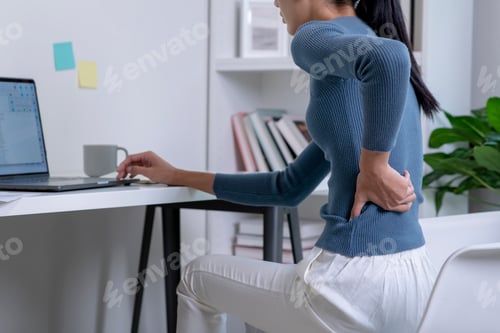 Preview: Woman with back ache