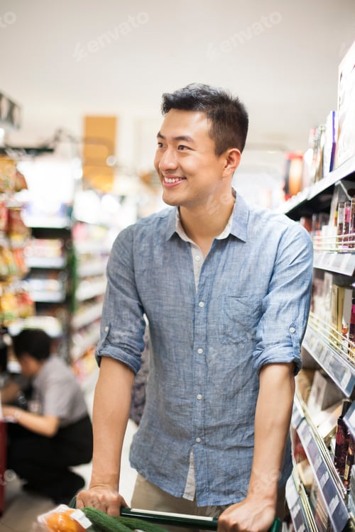 Preview: Young man shopping in supermarket