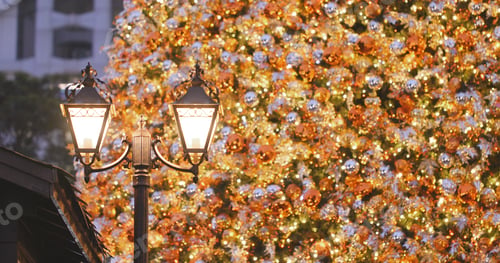 Vista previa: Street lamp and christmas tree decoration