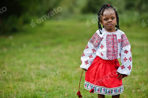 Preview: African family in traditional clothes