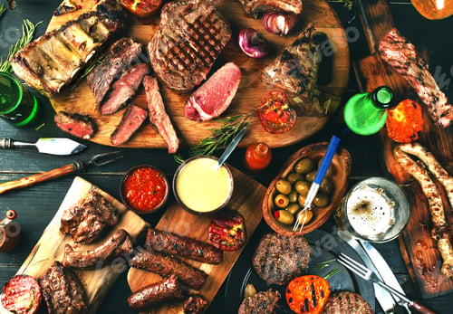 Preview: Assorted delicious grilled meat with vegetables
