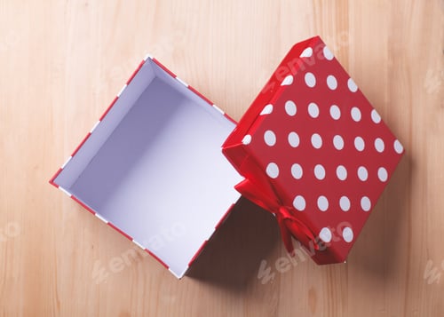 Preview: empty red gift box on wooden background