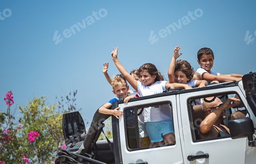 Preview: Happy children in the car