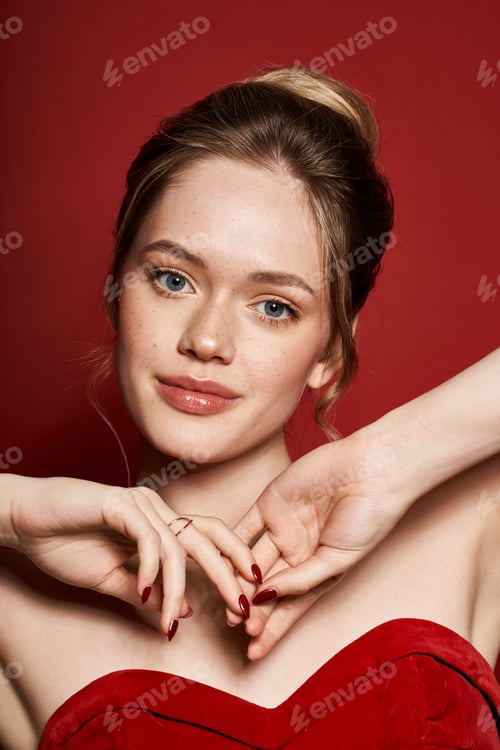 Preview: Striking young woman showcases her chic style with a captivating pose and perfect spring attire