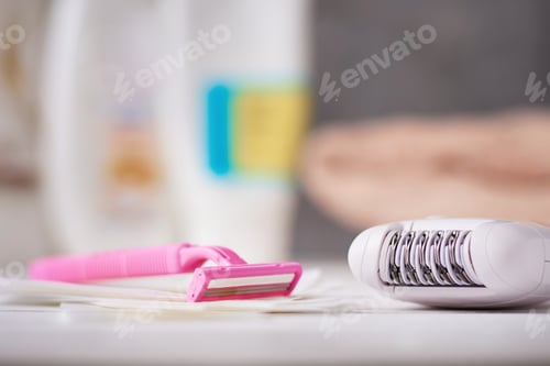Preview: Epilator, shaving razor and wax strips