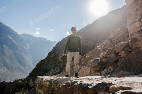 Vorschau: Porträt eines Mannes auf den Ruinen von Ollantaytambo, Cusco, Peru, Südamerika