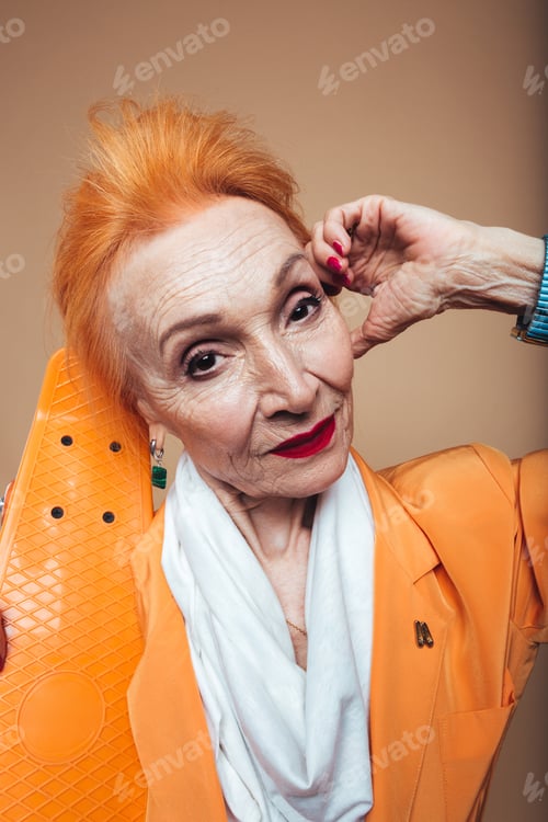 Preview: Mature redhead fashion woman standing isolated