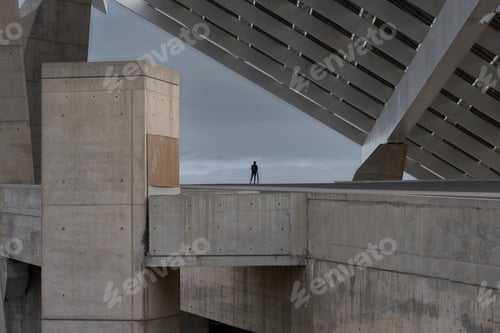 Preview: GeometrĂa bajo las nubes.