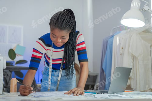 Preview: Women working together Small business