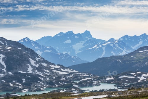 Preview: Mountains in Canada